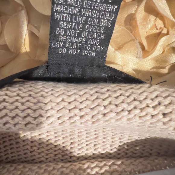 A394  89th & Madison Evening Chic  Gold Metallic Shimmer Sleeveless Top  NWOT  M - Picture 5 of 5